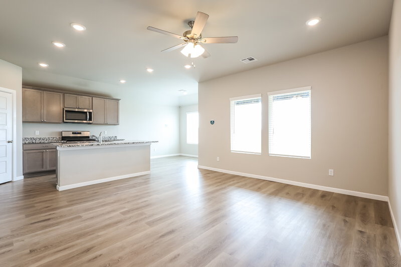 1,690/Mo, 3913 Sara Park Drive Mustang, OK 73064 Living Room View