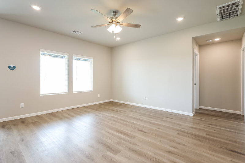 1,690/Mo, 3913 Sara Park Drive Mustang, OK 73064 Living Room View 2