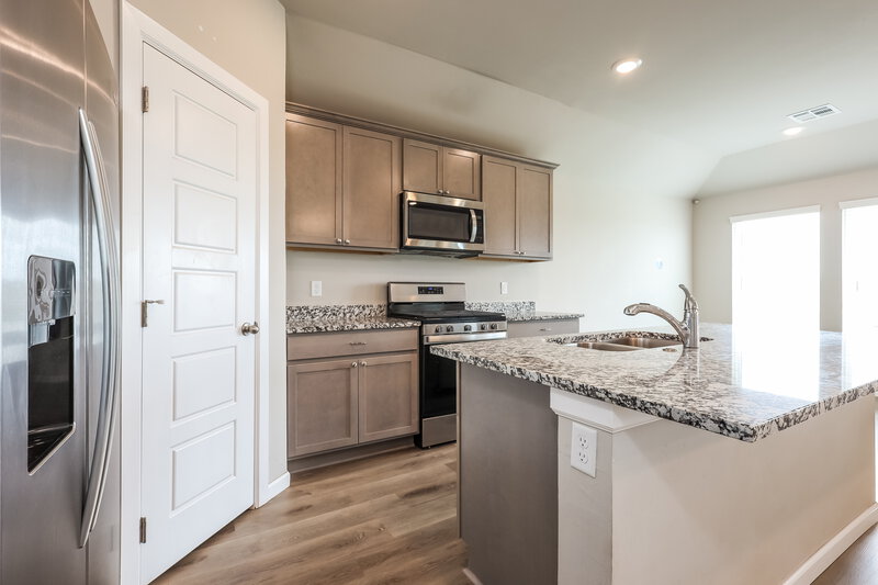 1,690/Mo, 3913 Sara Park Drive Mustang, OK 73064 Kitchen View
