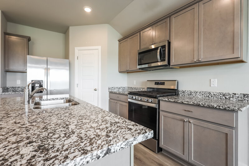 1,690/Mo, 3913 Sara Park Drive Mustang, OK 73064 Kitchen View 2