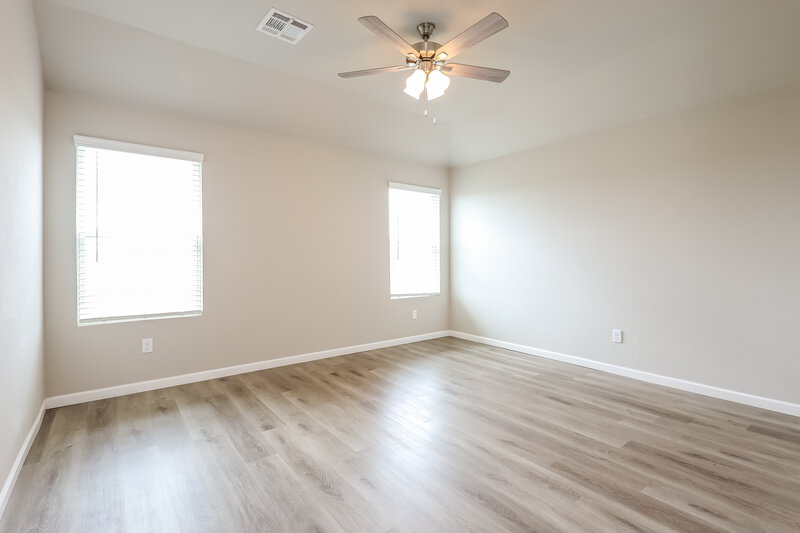 1,690/Mo, 3913 Sara Park Drive Mustang, OK 73064 Main Bedroom View