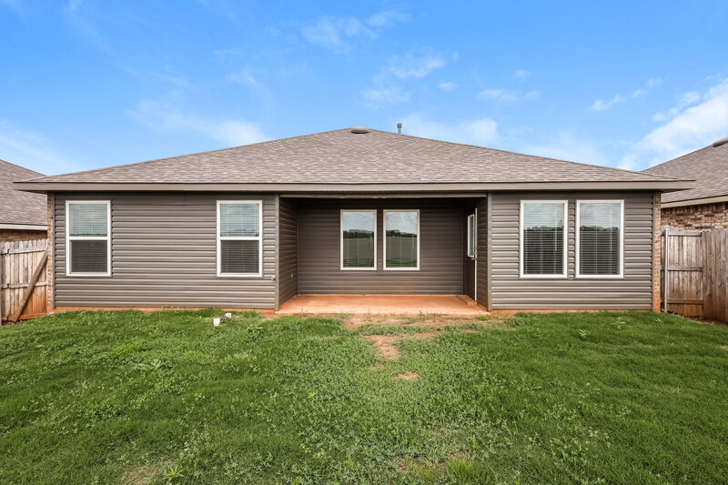 1,690/Mo, 3913 Sara Park Drive Mustang, OK 73064 Rear View