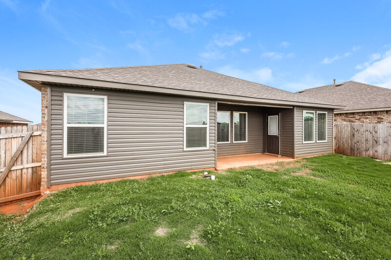 1,690/Mo, 3913 Sara Park Drive Mustang, OK 73064 Rear View 2