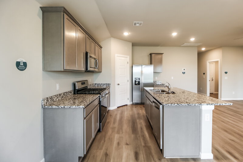 1,835/Mo, 4001 Sara Park Drive Mustang, OK 73064 Kitchen View