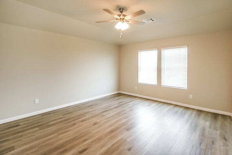 1,835/Mo, 4001 Sara Park Drive Mustang, OK 73064 Main Bedroom View