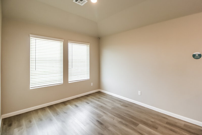 1,835/Mo, 4001 Sara Park Drive Mustang, OK 73064 Bedroom View 2
