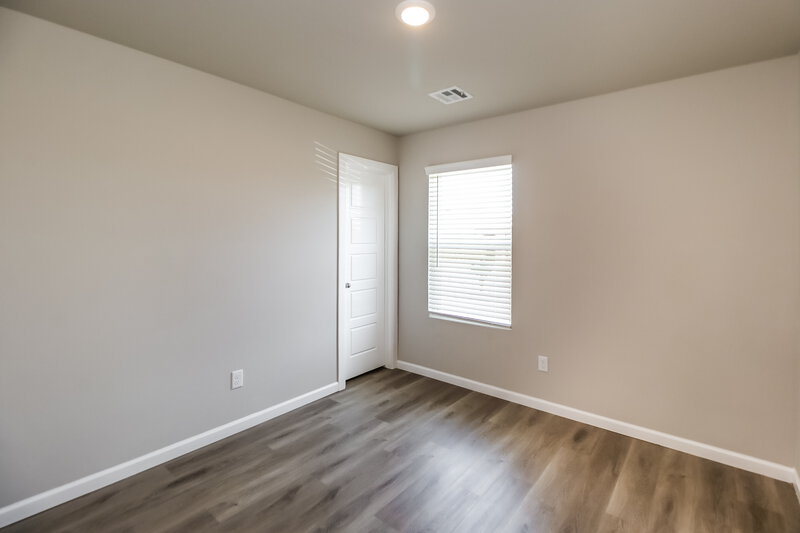 1,835/Mo, 4001 Sara Park Drive Mustang, OK 73064 Bedroom View 3