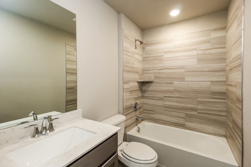 1,835/Mo, 4001 Sara Park Drive Mustang, OK 73064 Bathroom View