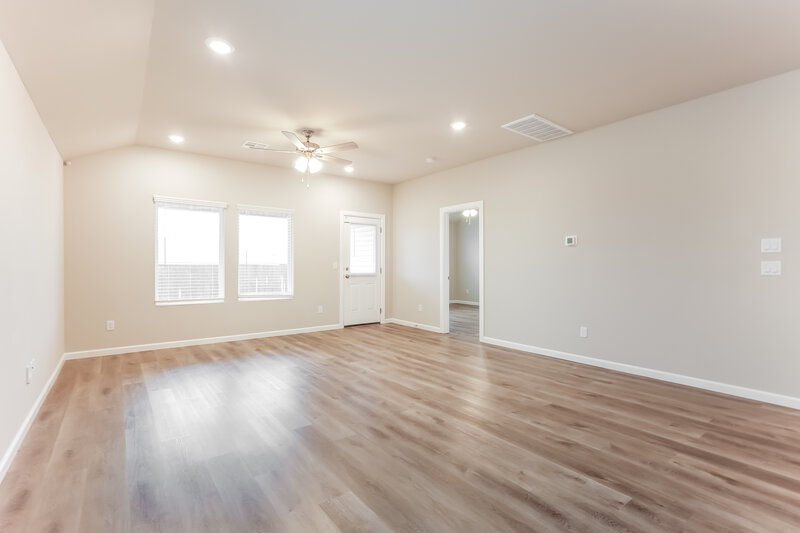 1,675/Mo, 10521 SW 39th Street Mustang, OK 73064 Living Room View 2