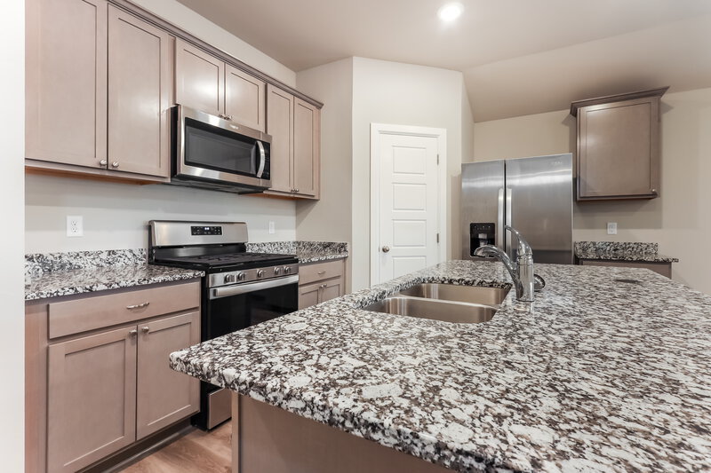 1,675/Mo, 10521 SW 39th Street Mustang, OK 73064 Kitchen View