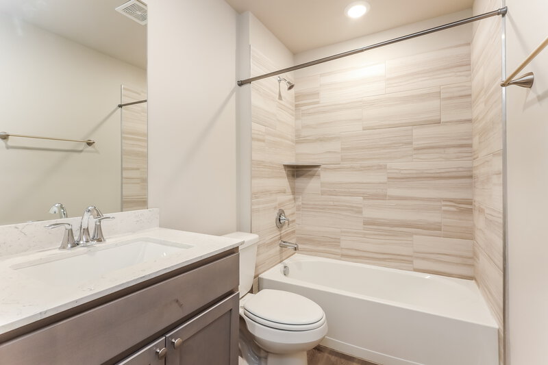 1,675/Mo, 10521 SW 39th Street Mustang, OK 73064 Bathroom View