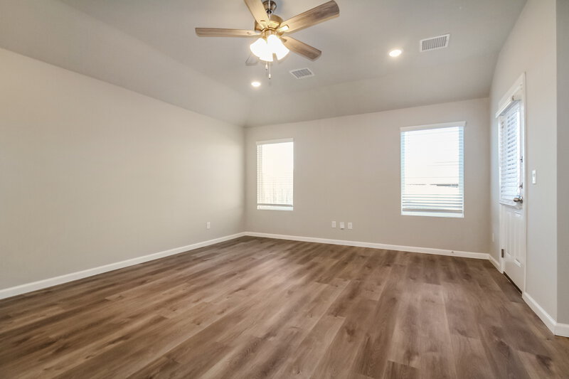2,140/Mo, 10505 SW 39th Street Mustang, OK 73064 Living Room View 2