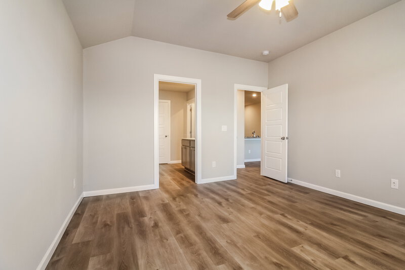 2,140/Mo, 10505 SW 39th Street Mustang, OK 73064 Main Bedroom View 2