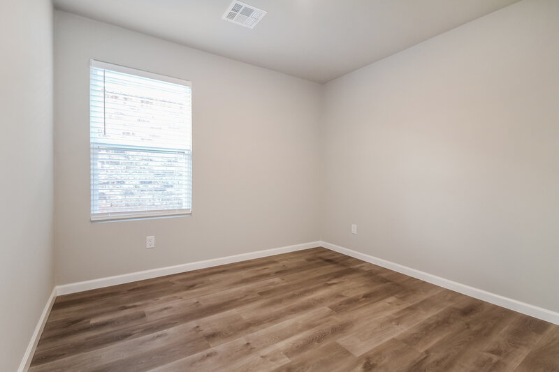 2,140/Mo, 10505 SW 39th Street Mustang, OK 73064 Bedroom View 3