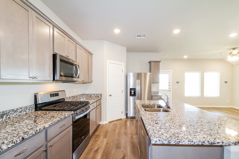 1,715/Mo, 10413 SW 39th Street Mustang, OK 73064 Kitchen View