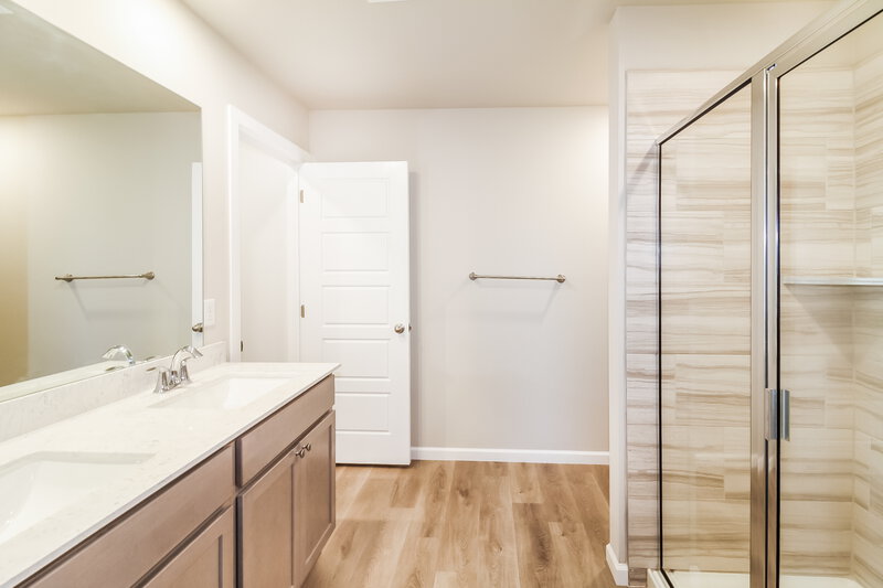 1,715/Mo, 10413 SW 39th Street Mustang, OK 73064 Main Bathroom View
