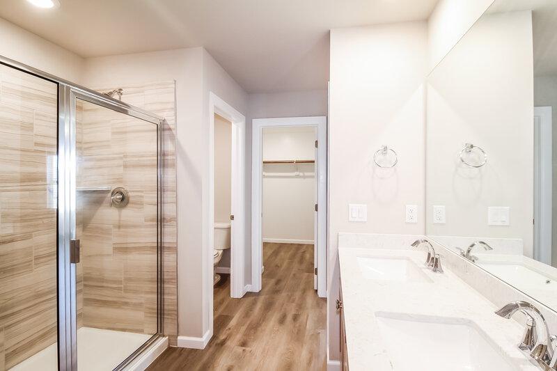 1,715/Mo, 10413 SW 39th Street Mustang, OK 73064 Main Bathroom View 2