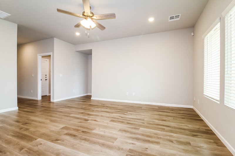 1,925/Mo, 10405 SW 39th Street Mustang, OK 73064 Living Room View