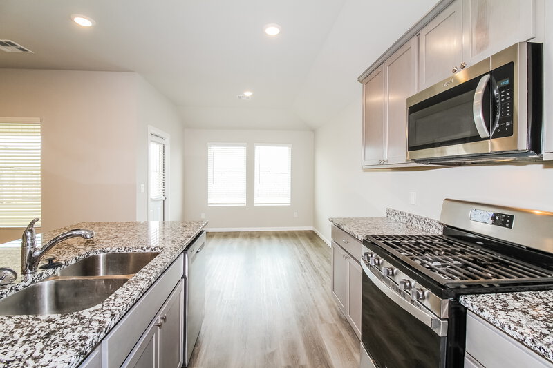 1,925/Mo, 10405 SW 39th Street Mustang, OK 73064 Kitchen View