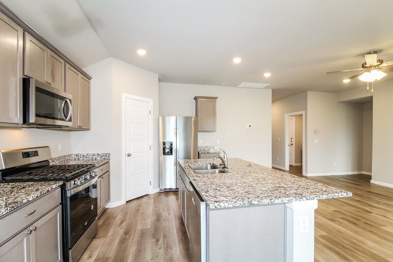 1,925/Mo, 10405 SW 39th Street Mustang, OK 73064 Kitchen View 2