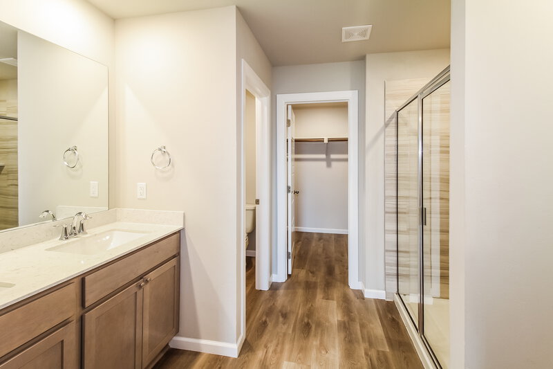 1,925/Mo, 10405 SW 39th Street Mustang, OK 73064 Main Bathroom View