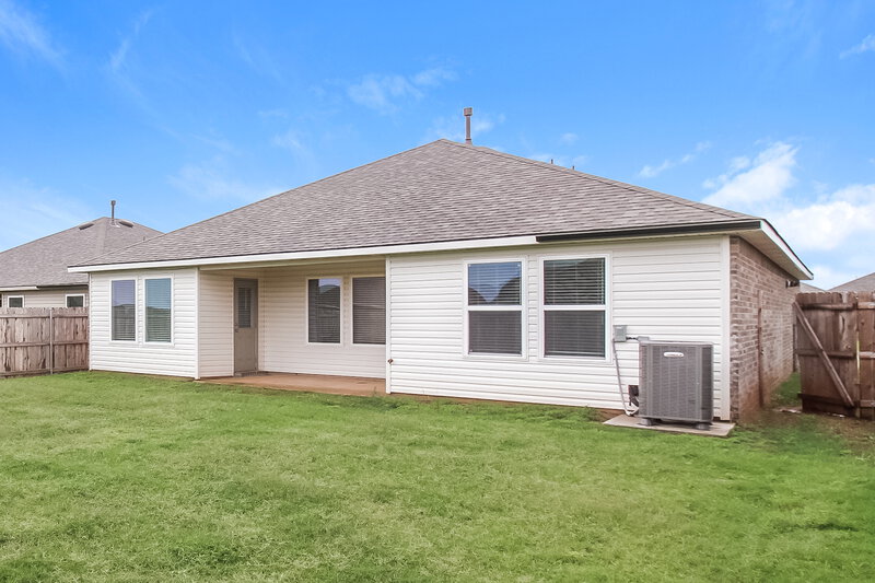 1,925/Mo, 10405 SW 39th Street Mustang, OK 73064 Rear View 2