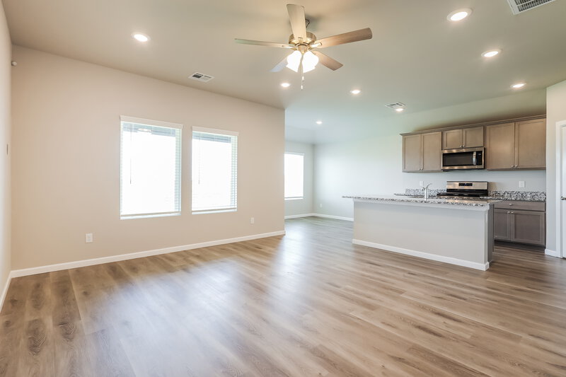 1,690/Mo, 4000 Canyon Ridge Lane Mustang, OK 73064 Living Room View