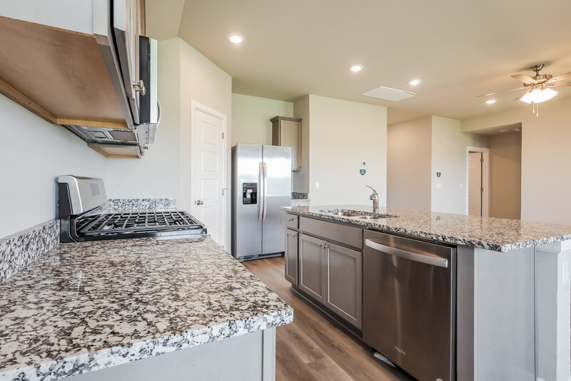 1,690/Mo, 4000 Canyon Ridge Lane Mustang, OK 73064 Kitchen View 2