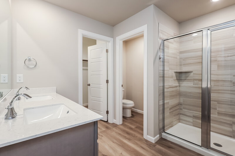 1,690/Mo, 4000 Canyon Ridge Lane Mustang, OK 73064 Main Bathroom View