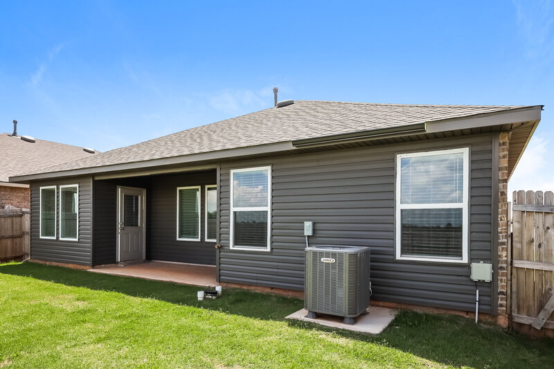 1,690/Mo, 4000 Canyon Ridge Lane Mustang, OK 73064 Rear View