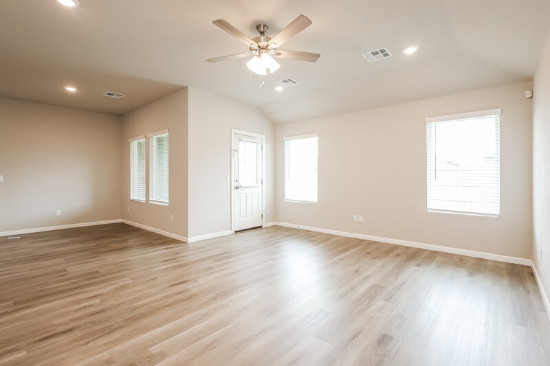 2,185/Mo, 10516 SW 39th Street Mustang, OK 73064 Living Room View 2