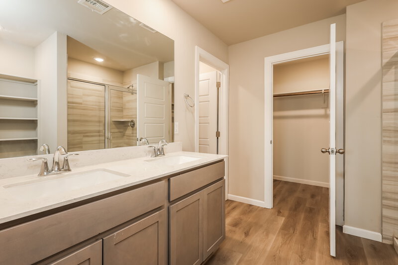 2,185/Mo, 10516 SW 39th Street Mustang, OK 73064 Main Bathroom View 2