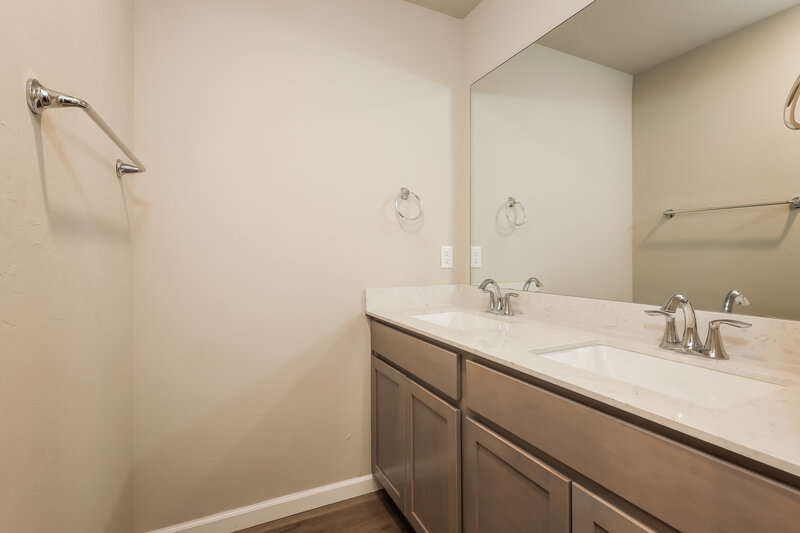 2,185/Mo, 10516 SW 39th Street Mustang, OK 73064 Bathroom View