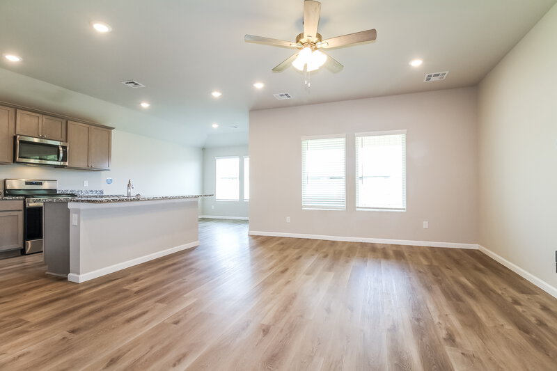 1,835/Mo, 10416 SW 39th Street Mustang, OK 73064 Living Room View 2