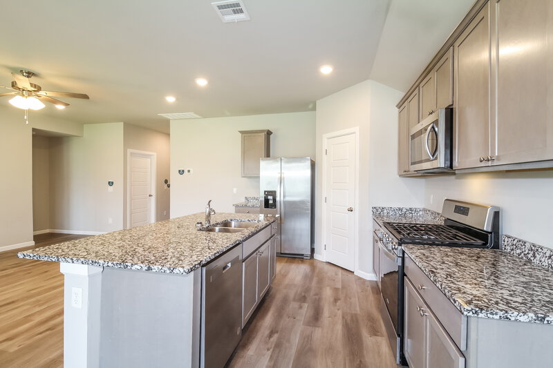 1,835/Mo, 10416 SW 39th Street Mustang, OK 73064 Kitchen View