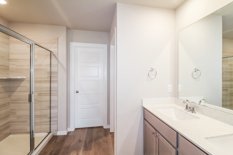 1,835/Mo, 10416 SW 39th Street Mustang, OK 73064 Main Bathroom View