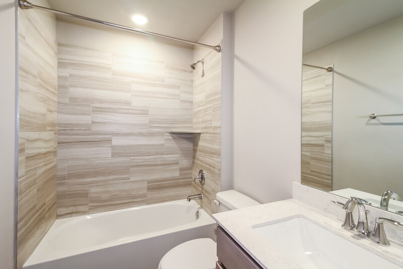 1,835/Mo, 10416 SW 39th Street Mustang, OK 73064 Bathroom View