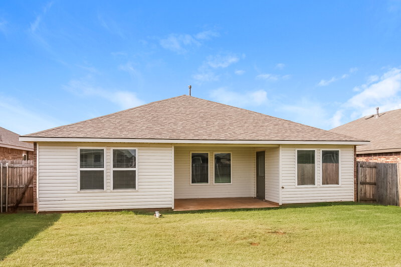 1,835/Mo, 10416 SW 39th Street Mustang, OK 73064 Rear View