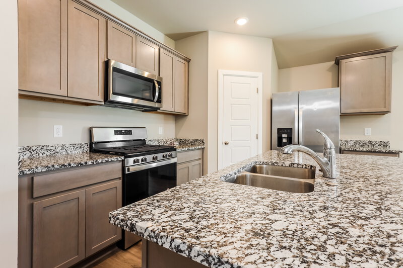 2,540/Mo, 10408 SW 39th Street Mustang, OK 73064 Kitchen View