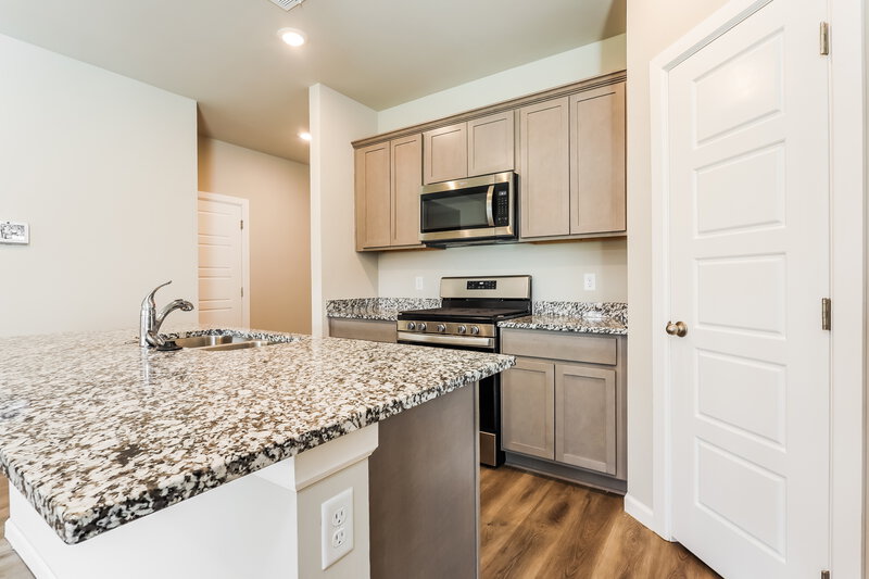 2,540/Mo, 10408 SW 39th Street Mustang, OK 73064 Kitchen View 2