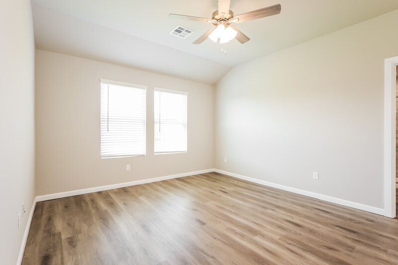 2,540/Mo, 10408 SW 39th Street Mustang, OK 73064 Main Bedroom View