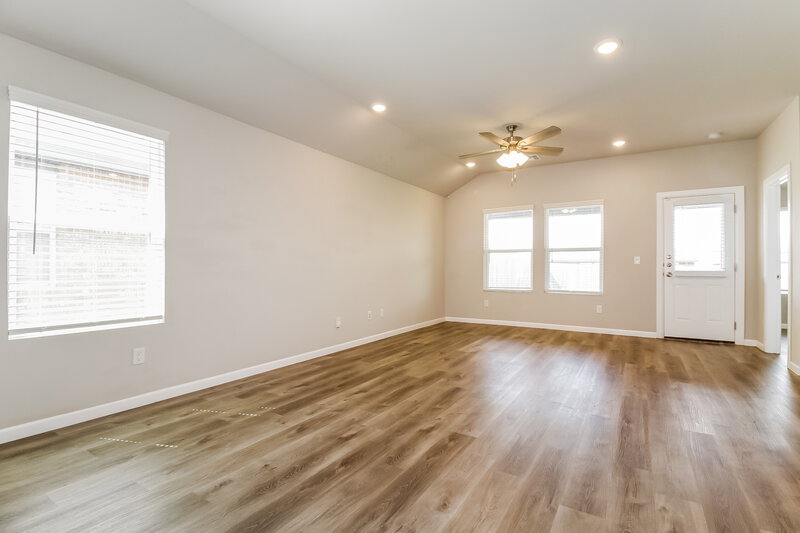 1,715/Mo, 10405 SW 40th Street Mustang, OK 73064 Living Room View