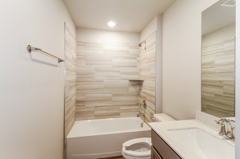 1,715/Mo, 10405 SW 40th Street Mustang, OK 73064 Bathroom View