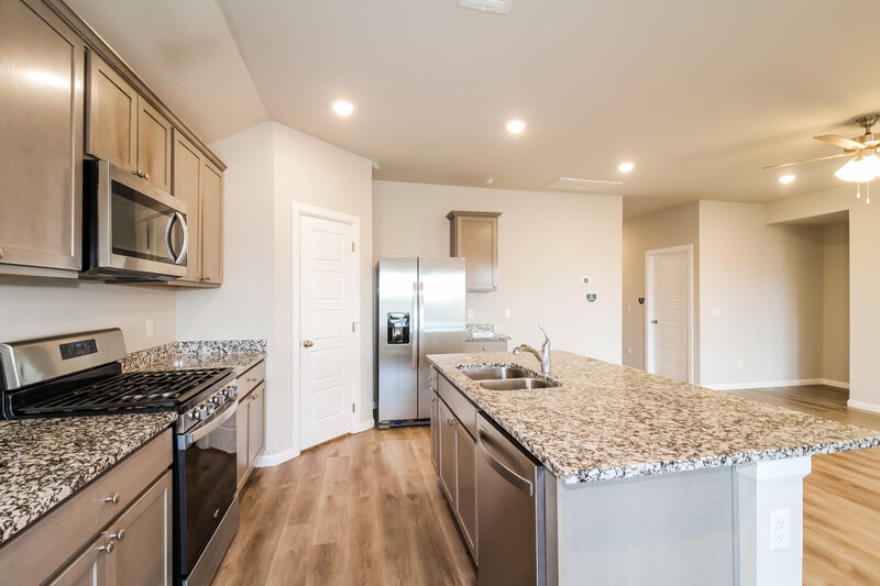 1,825/Mo, 10409 SW 40th Street Mustang, OK 73064 Kitchen View