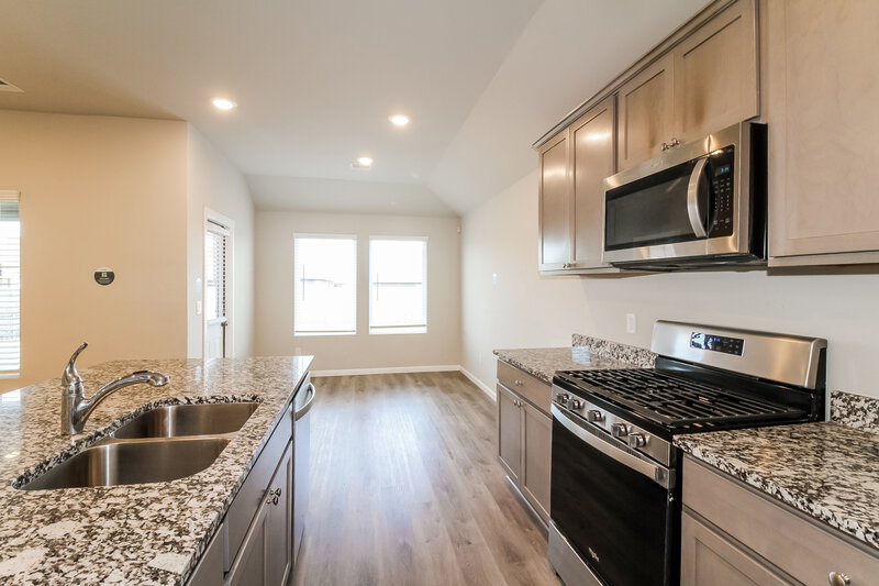 1,825/Mo, 10409 SW 40th Street Mustang, OK 73064 Kitchen View 2