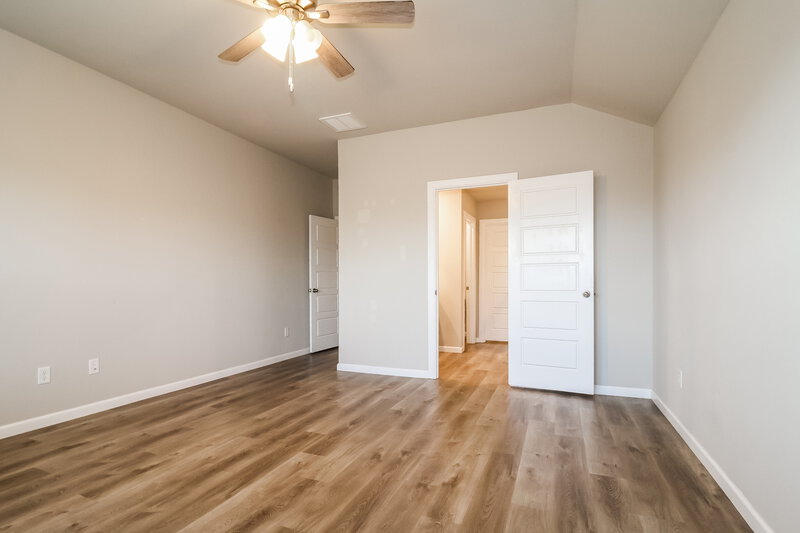 1,825/Mo, 10409 SW 40th Street Mustang, OK 73064 Main Bedroom View 2
