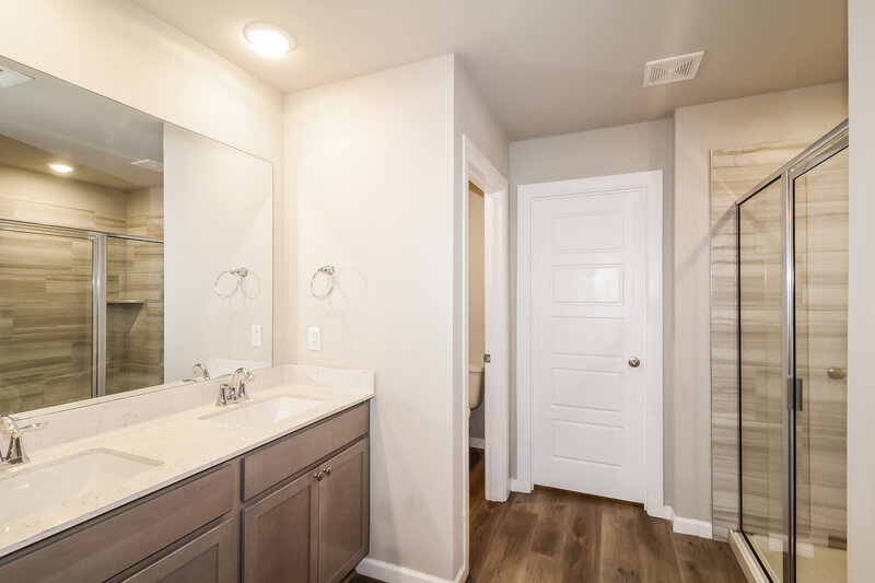 1,825/Mo, 10409 SW 40th Street Mustang, OK 73064 Main Bathroom View