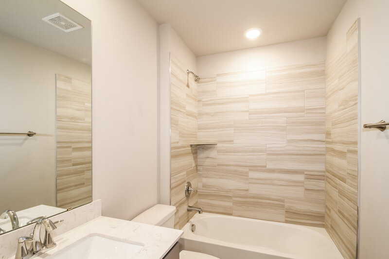 1,825/Mo, 10409 SW 40th Street Mustang, OK 73064 Bathroom View