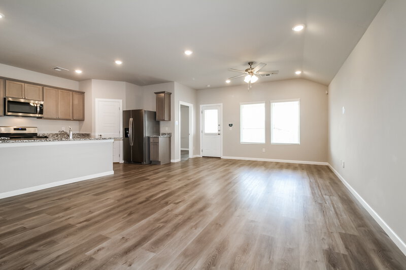 1,715/Mo, 10417 SW 40th Street Mustang, OK 73064 Living Room View 2