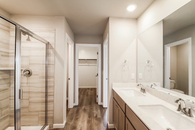 1,715/Mo, 10417 SW 40th Street Mustang, OK 73064 Main Bathroom View